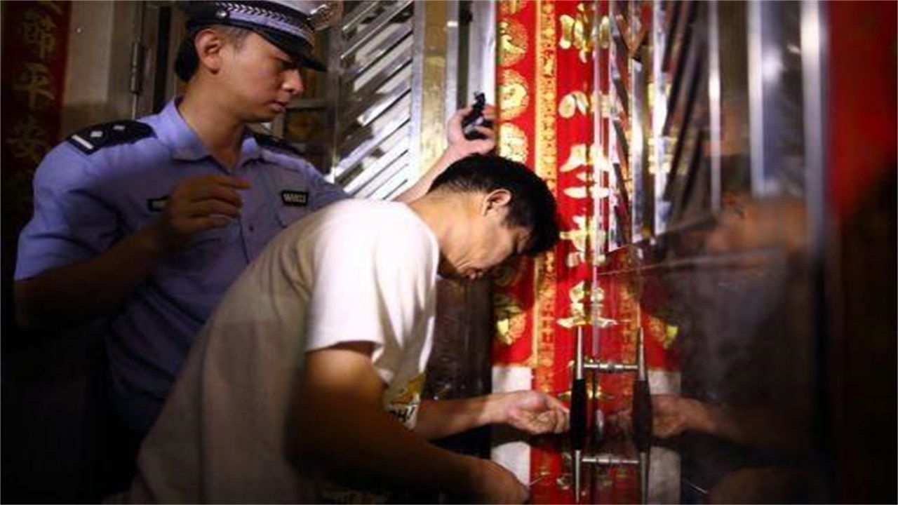 黔西县请开锁师傅开了锁后，师傅